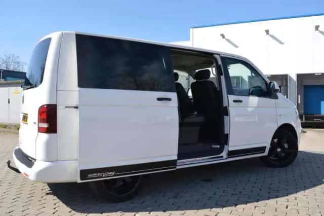 Volkswagen Multivan (2011) thumbnail 4