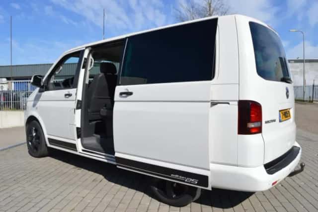 Volkswagen Multivan (2011) thumbnail 5