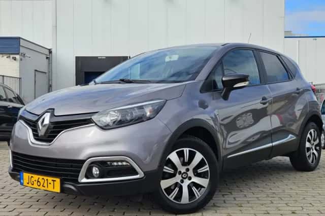 Renault Captur (2016) thumbnail 2