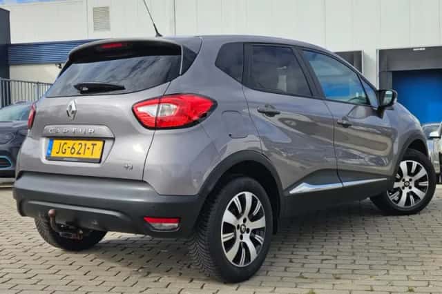 Renault Captur (2016) thumbnail 3