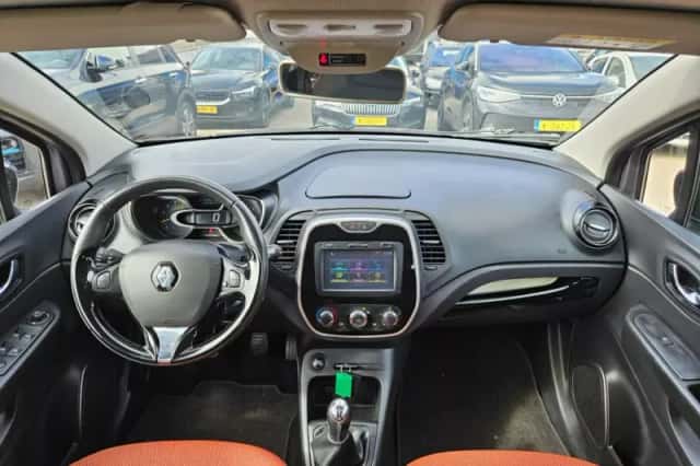 Renault Captur (2016) thumbnail 5