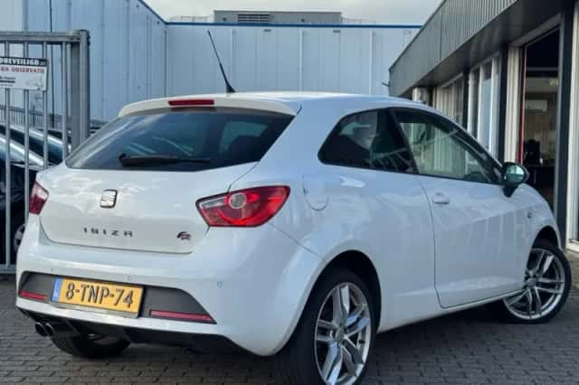 SEAT Ibiza (2009) thumbnail 3