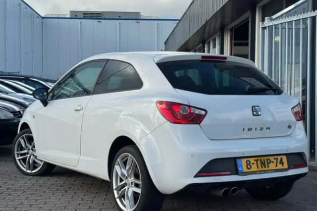 SEAT Ibiza (2009) thumbnail 4
