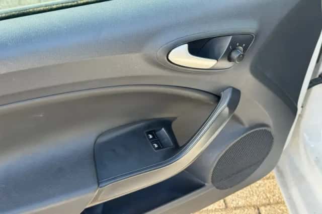 SEAT Ibiza (2009) thumbnail 5