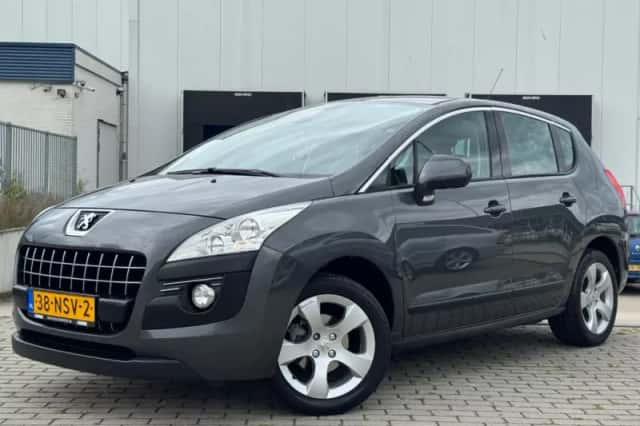 Peugeot 3008 (2010) thumbnail 2