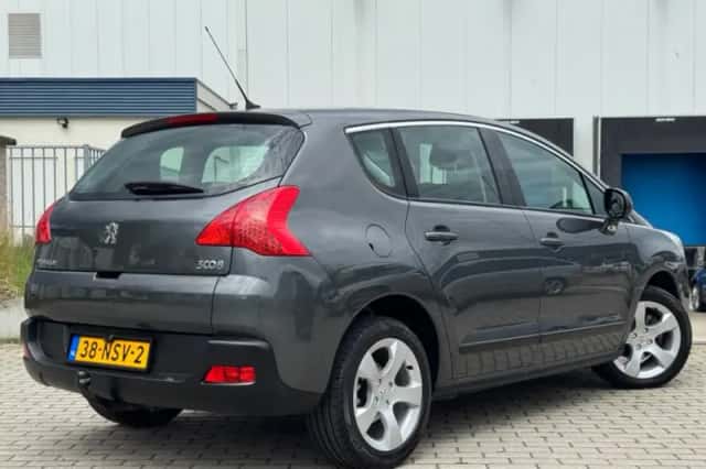 Peugeot 3008 (2010) thumbnail 3