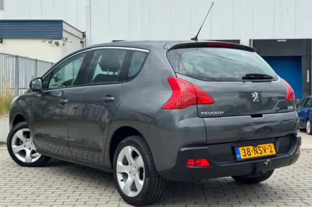 Peugeot 3008 (2010) thumbnail 4