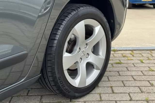 Peugeot 3008 (2010) thumbnail 5