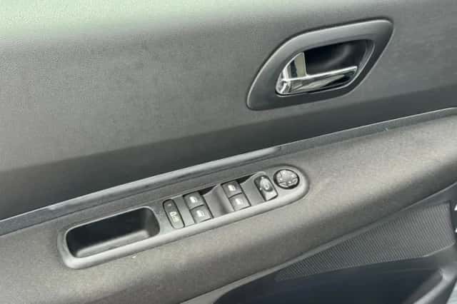 Peugeot 3008 (2010) thumbnail 6