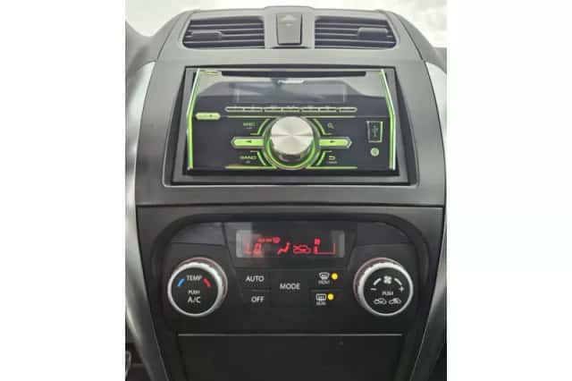 Suzuki SX4 (2011) thumbnail 6