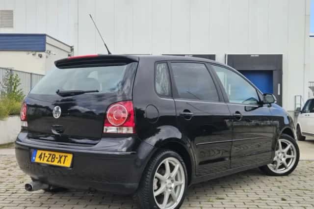 Volkswagen Polo (2008) thumbnail 3
