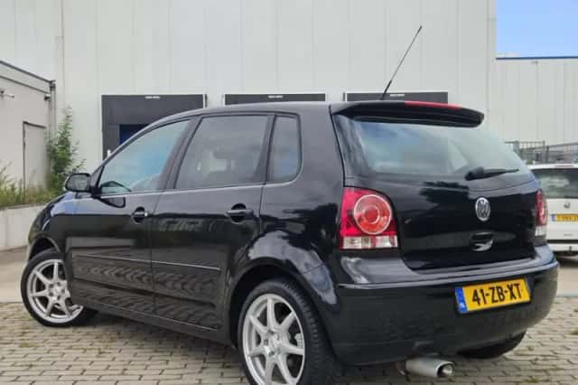 Volkswagen Polo (2008) thumbnail 4
