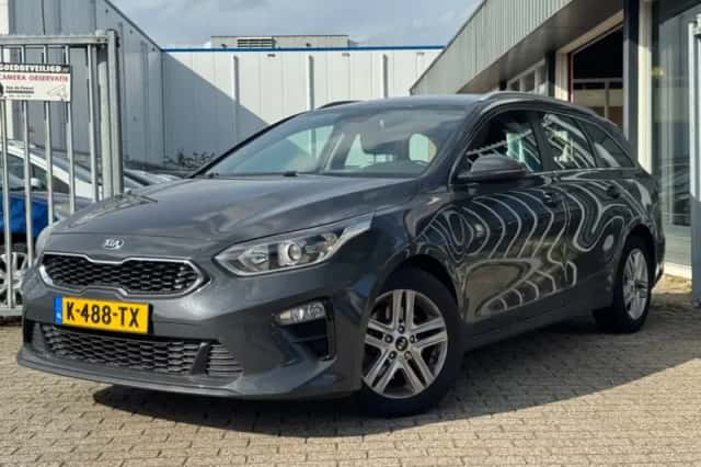 Kia Ceed (2021) thumbnail 2