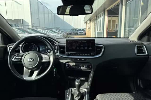 Kia Ceed (2021) thumbnail 5