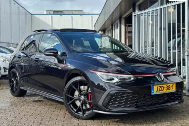 Volkswagen Golf (2021) thumbnail 1
