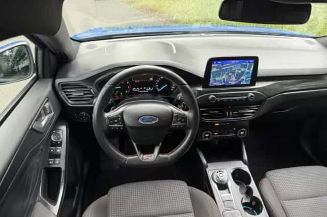 Ford Focus (2020) thumbnail 2