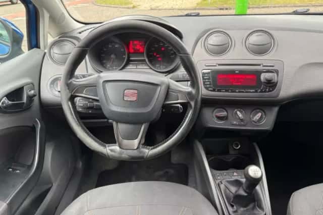 SEAT Ibiza (2011) thumbnail 2