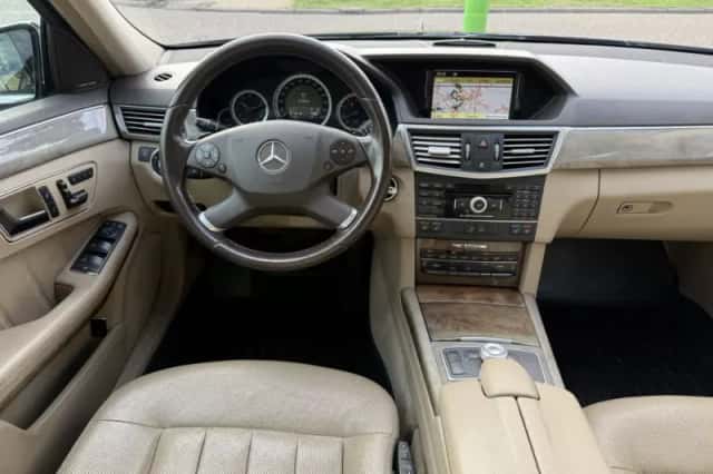 Mercedes-Benz E-Klasse (2010) thumbnail 2