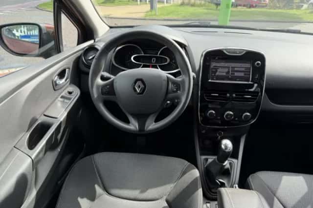 Renault Clio (2014) thumbnail 2