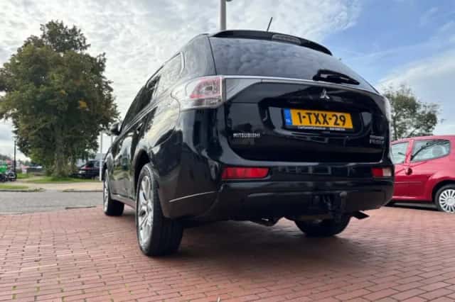 Mitsubishi Outlander (2014) thumbnail 4