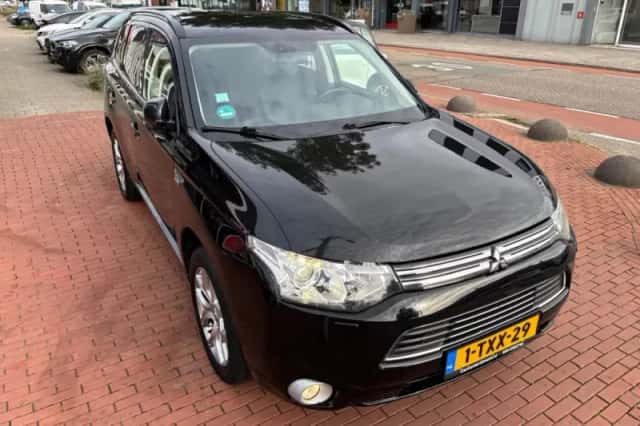 Mitsubishi Outlander (2014) thumbnail 5