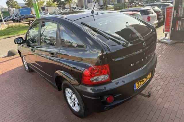 SsangYong Actyon (2008) thumbnail 3