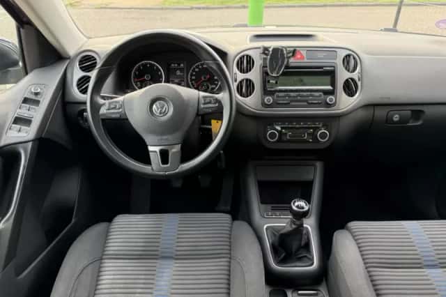 Volkswagen Tiguan (2010) thumbnail 2