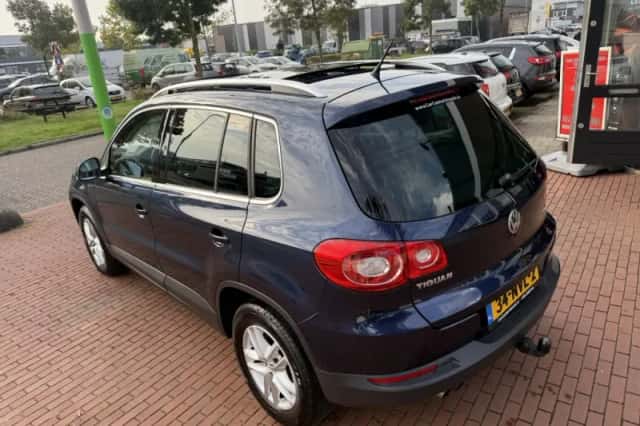 Volkswagen Tiguan (2010) thumbnail 3
