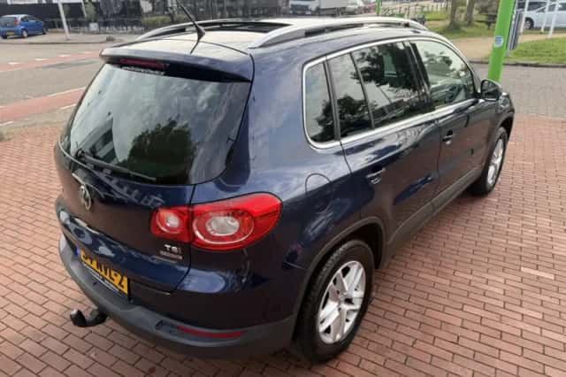 Volkswagen Tiguan (2010) thumbnail 4