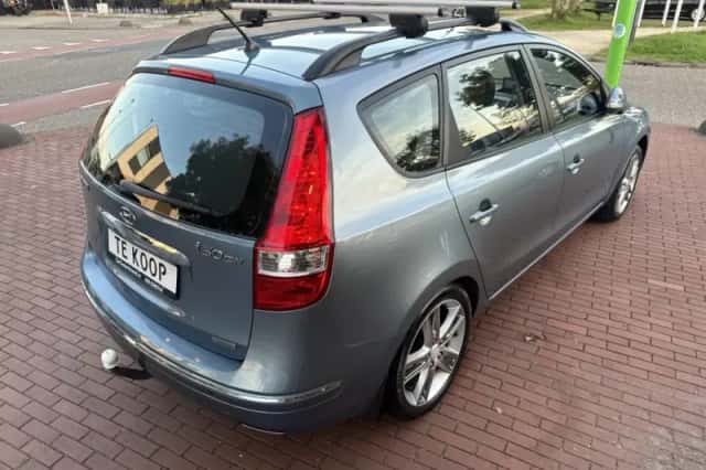 Hyundai i30 (2009) thumbnail 3