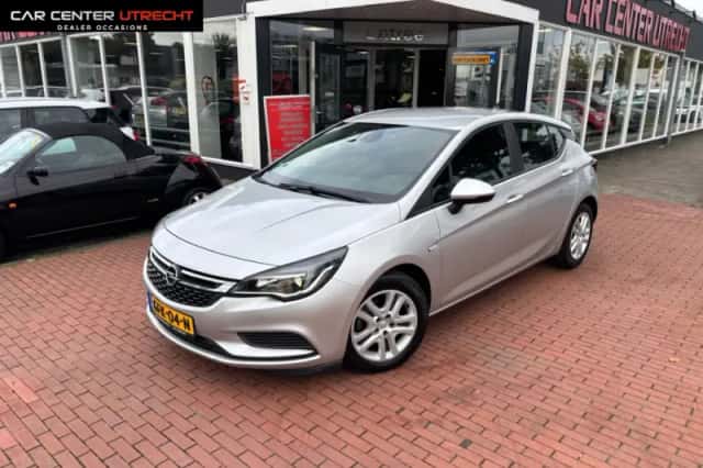 Opel Astra (2018) thumbnail 1
