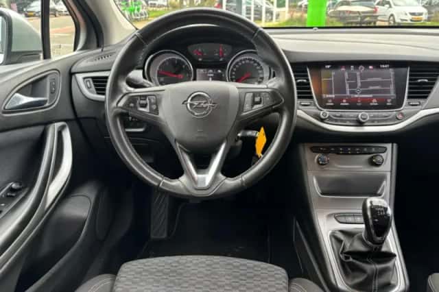 Opel Astra (2018) thumbnail 2