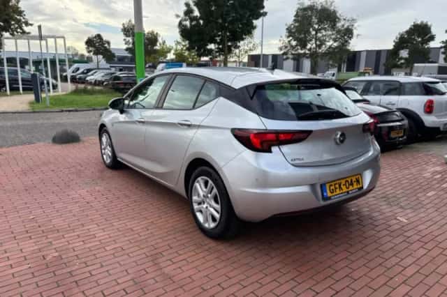 Opel Astra (2018) thumbnail 3