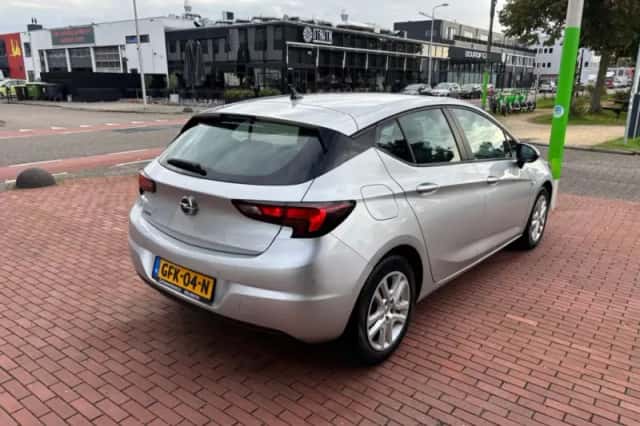 Opel Astra (2018) thumbnail 4