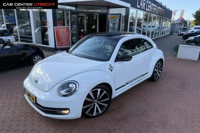 Volkswagen Beetle (2011) thumbnail 1