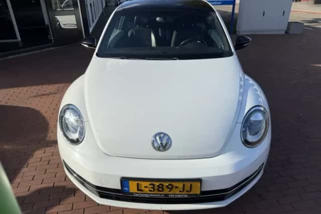 Volkswagen Beetle (2011) thumbnail 5