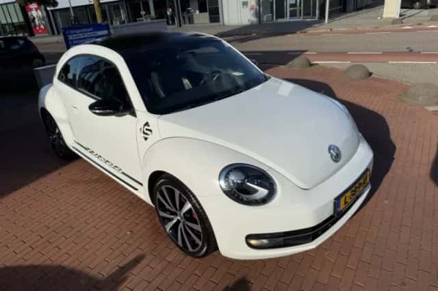 Volkswagen Beetle (2011) thumbnail 6