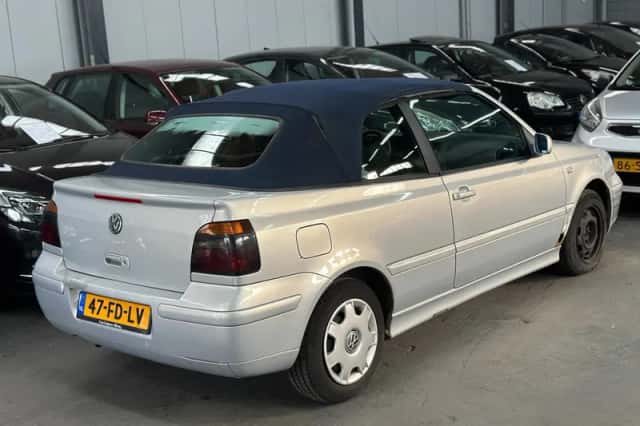 Volkswagen Golf (2000) thumbnail 3