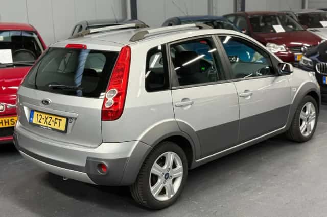 Ford Fiesta (2007) thumbnail 2