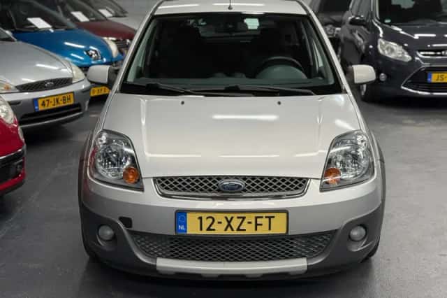 Ford Fiesta (2007) thumbnail 3