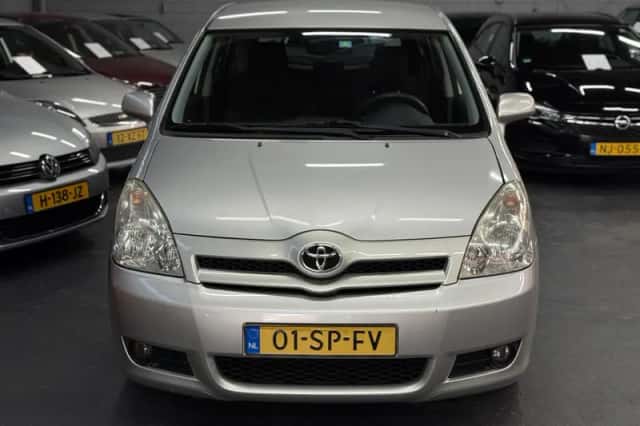 Toyota Verso (2006) thumbnail 3