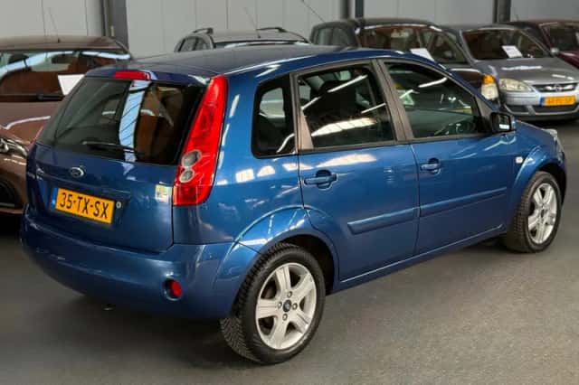 Ford Fiesta (2007) thumbnail 2