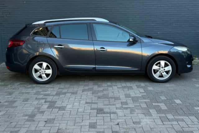 Renault Mégane (2011) thumbnail 5
