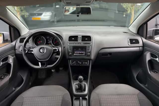 Volkswagen Polo (2014) thumbnail 6