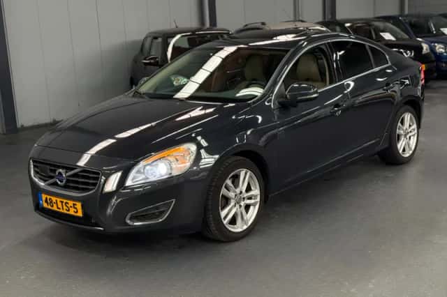 Volvo S60 (2010) thumbnail 1
