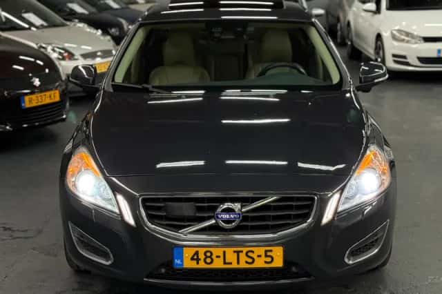 Volvo S60 (2010) thumbnail 2