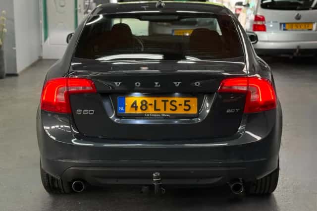 Volvo S60 (2010) thumbnail 4