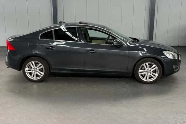 Volvo S60 (2010) thumbnail 6