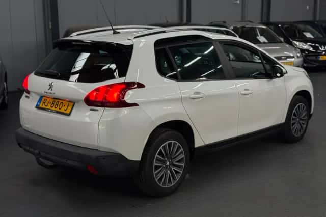 Peugeot 2008 (2017) thumbnail 2