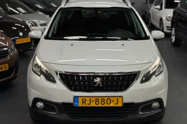 Peugeot 2008 (2017) thumbnail 3